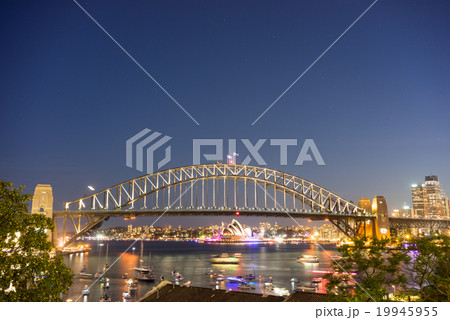 Sydney Harbor Bridge and Opera House Sydney Harbor Bridge and Opera House 19945955