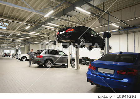 Car repair shop 19946291