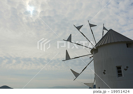 小豆島　オリーブ公園のギリシャ風車 19951424