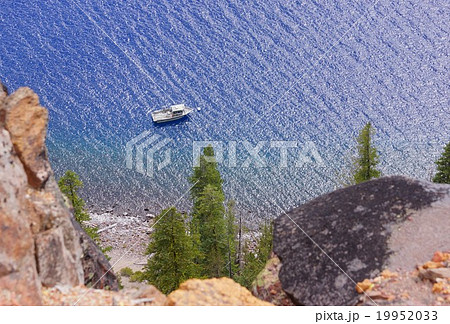 アメリカ　オレゴン州　クレーター・レイク国立公園の風景 19952033