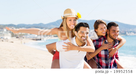Couples on romantic summer holidays Couples on romantic summer holidays 19952558