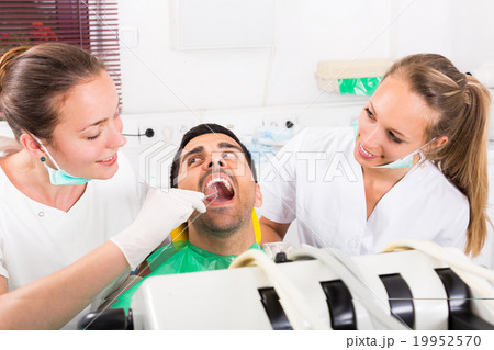 Patient is examined at dental clinic 19952570