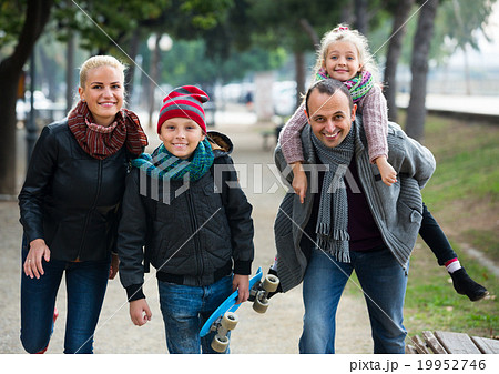 family with son and daughter 19952746