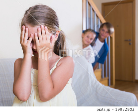 Teenage boy with sisters playing hide-and-go-seek 19952902