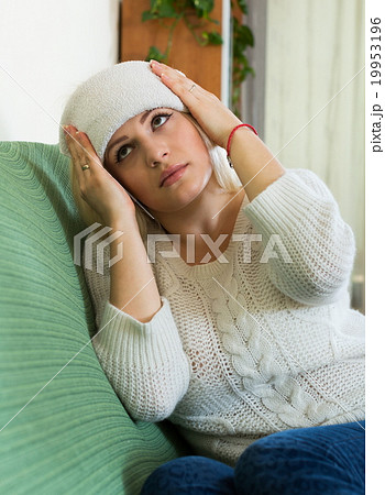 Blond woman with huge migraine 19953196
