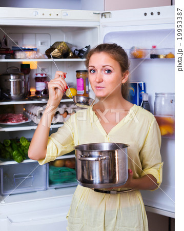 Housewife posing with soup 19953387