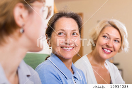 Portrait of female pensioners indoor Portrait of female pensioners indoor 19954083