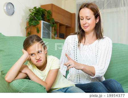 Woman scolds the child 19954377