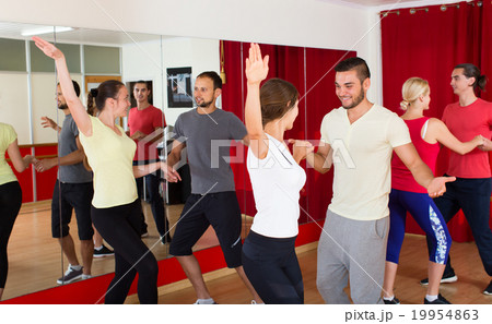 Men and women enjoying active dance 19954863