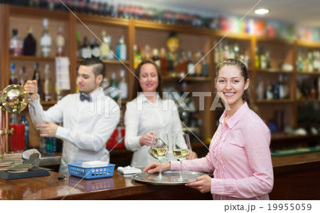 Waitress holding tray with glasses 19955059