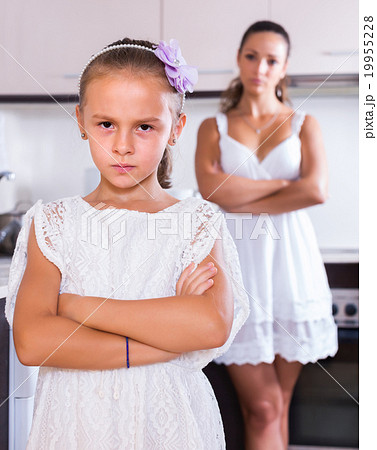 Upset girl and mother arguing 19955228