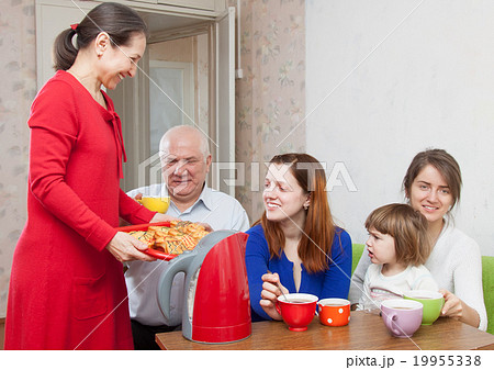 n family communicate over tea with cakes at home 19955338