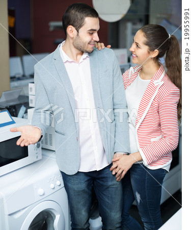 spouses choosing washing machine 19955991