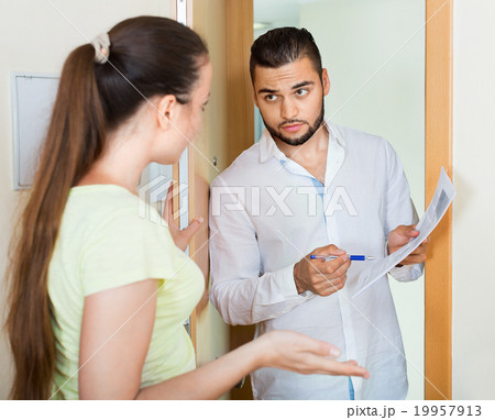 Businessman trying to collect money from housewife 19957913