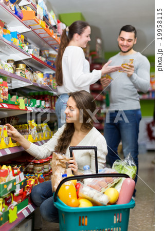 family purchasing food 19958115