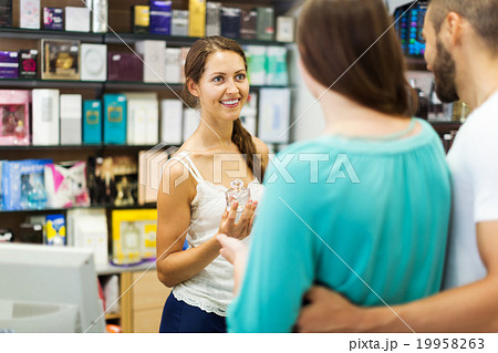 Customer paying for purchases Customer paying for purchases 19958263
