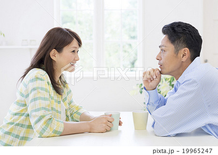 コーヒータイムの夫婦 19965247