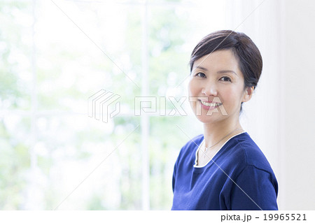 40代の日本人女性の写真素材
