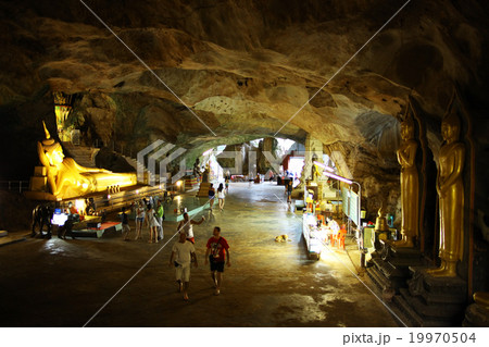 Landmark statue of Buddha in the temple Landmark statue of Buddha in the temple 19970504