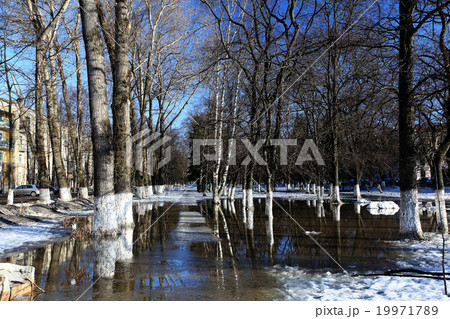 city park spring thaw America 19971789