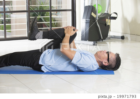 asian senior male streching at the gym 19971793
