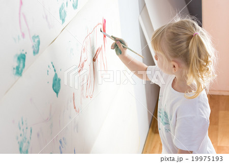 messy kid painting messy kid painting 19975193