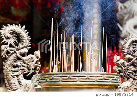 香炉と線香(台湾-桃園市) 19975214