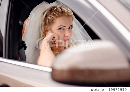 Bride blonde in a wedding car 19975939
