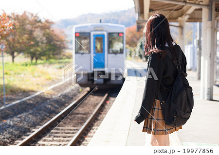 電車通学をする女子高生の写真素材