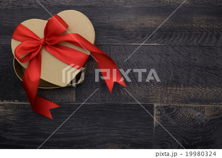 ハート 箱 リボンの写真素材