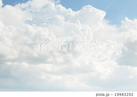 Sky with fluffy 19983202