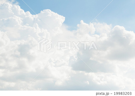 Sky with fluffy 19983203