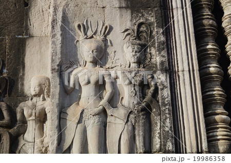 アンコール・ワットの第二回廊のデバター アンコール・ワットの第二回廊のデバター 19986358