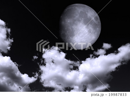 The moon in the night sky in clouds 19987833