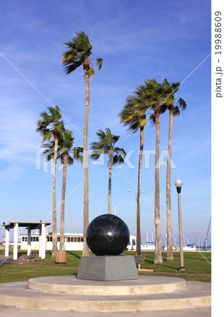 米国テキサス州メキシコ湾岸のリゾート地コーパスクリスティーの海辺 19988609