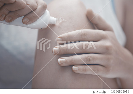 Leg massage 19989645