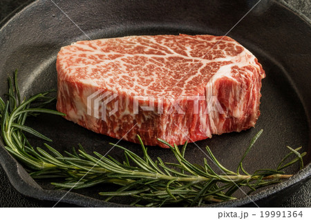 高級和牛ステーキ high-quality Japanese beef steak sizzl 高級和牛ステーキ high-quality Japanese beef steak sizzl 19991364
