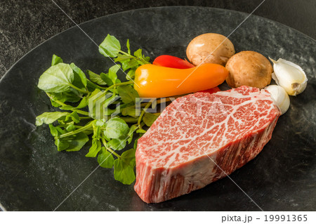 高級和牛ステーキ high-quality Japanese beef steak sizzl 高級和牛ステーキ high-quality Japanese beef steak sizzl 19991365