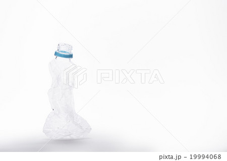 潰したペットボトル 19994068