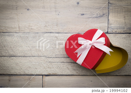 ハート 箱 リボンの写真素材