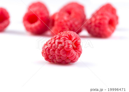 raspberry isolated on white background 19996471