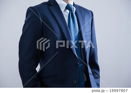 スーツを着た男性 スーツを着た男性 19997807