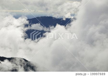 曇からの天候回復 19997889