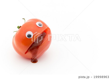 殺されたトマト: dead wiggly-eyed tomato 19998963