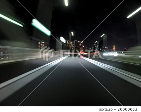 【ドライバー主観イメージ】深夜の高速道路風景バリエーション。レインボーブリッジから都心風景 【ドライバー主観イメージ】深夜の高速道路風景バリエーション。レインボーブリッジから都心風景 20000053