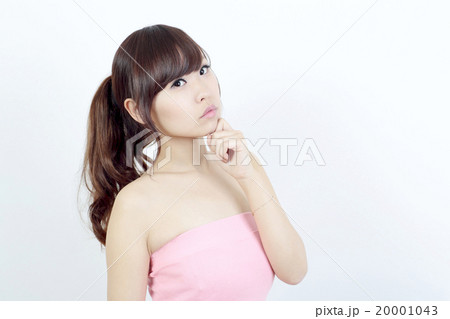 チューブトップの女性 チューブトップの女性 20001043