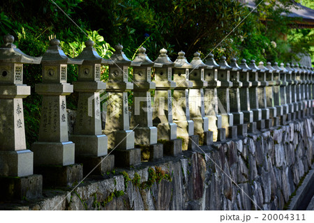四国遍路　雲辺寺の灯篭 20004311