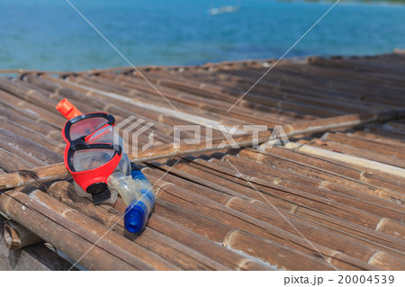 Diving Goggles on bamboo floor 20004539