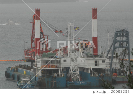 米軍普天間基地の移設工事を進める作業船 20005232