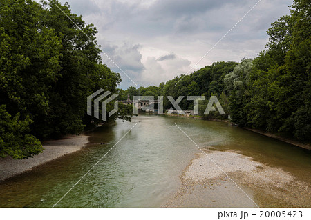 ドイツ ミュンヘンのイーザル川 ドイツ ミュンヘンのイーザル川 20005423